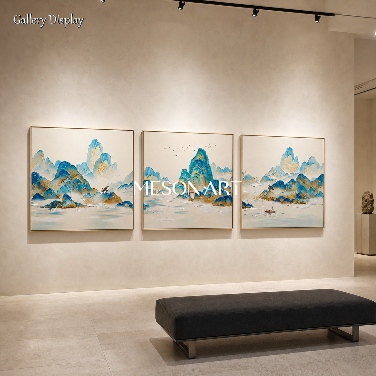 ديكور حائطي مربع مرسوم يدويًّا من Mesonart، يصور منظرًا جبليًّا عصريًّا باللونين الأزرق والبيج